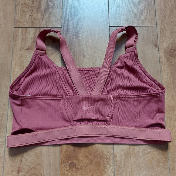 Nike Adjustable Sports bra with hooks - Picture 2 of 9